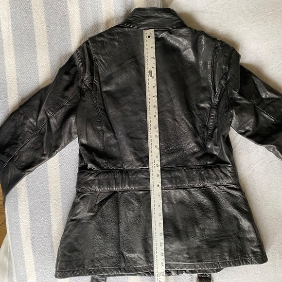 Vintage Gap black leather belted jacket, zipper and snap front Size M *LIKE NEW* - Picture 9 of 16